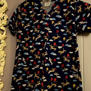 Scrub Top M Dogs Kites UA Great Shape!